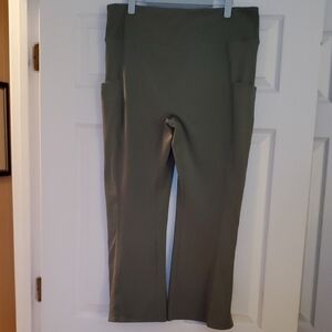 Zuda Olive Green Women's Cropped Baby Bell Leggings,NWOT.